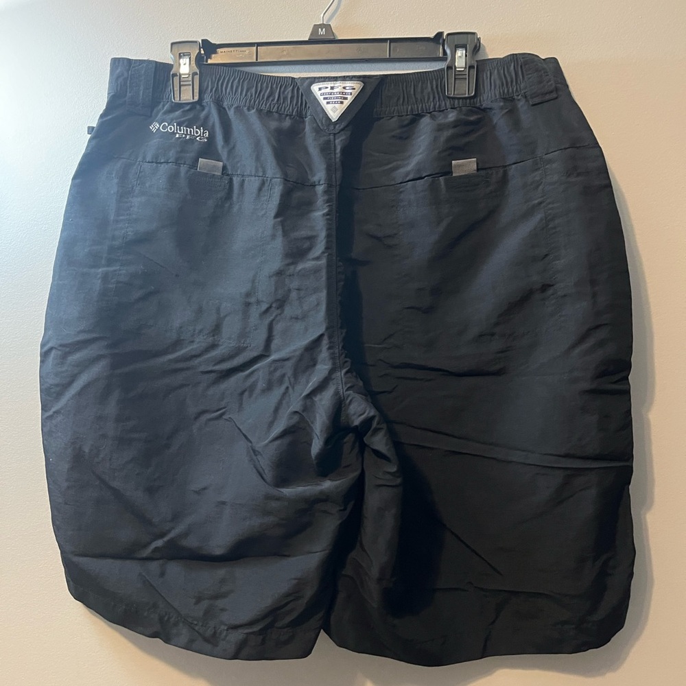 Columbia Men's Dark Cargo Shorts - Picture 4 of 6